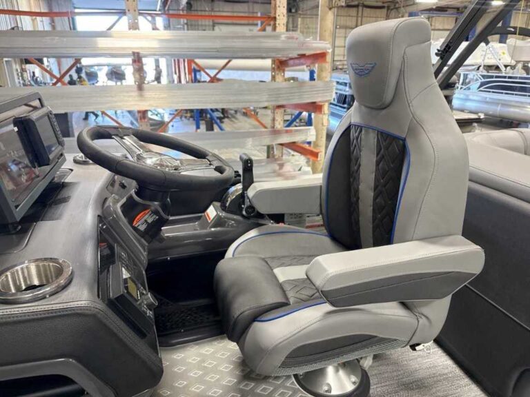 2026 Bennington 22MFB - SPS - Blackout US-ETWC6648J526 [photo 15]